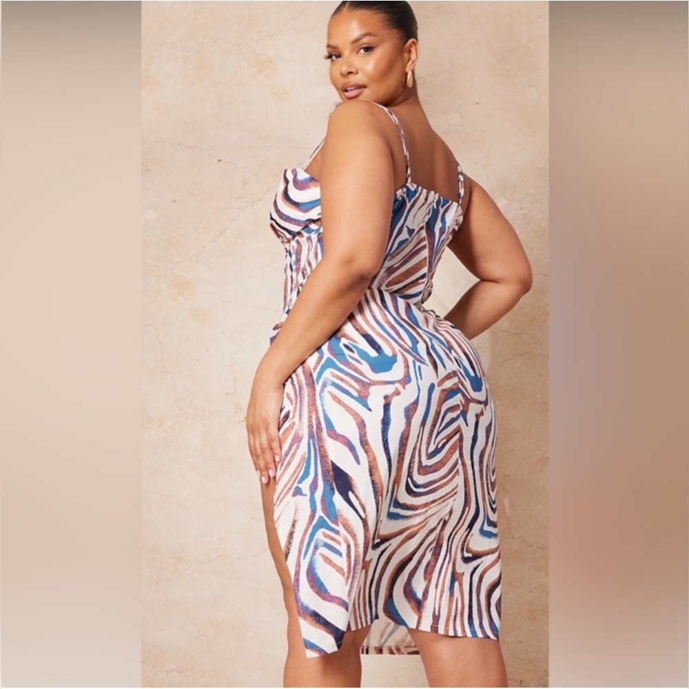 PrettyLittleThing Plus Blue Zebra Print cowl Ruched Side Midi Dress NWT bodycon - Picture 4 of 6